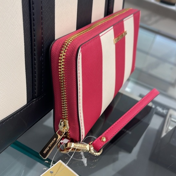 MICHAEL KORS JST 
Leather Continental Wristlet Phone Case Wallet 
El Pink 
NWT - Picture 15 of 16